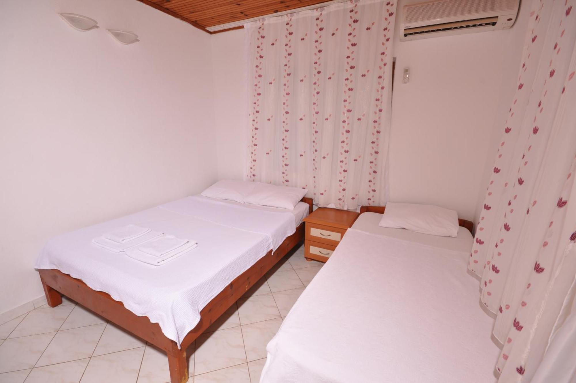 Cesur Pansiyon Hotel Çıralı Kamer foto
